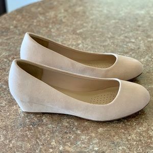 Dream Pairs Nude Shoes NWOT